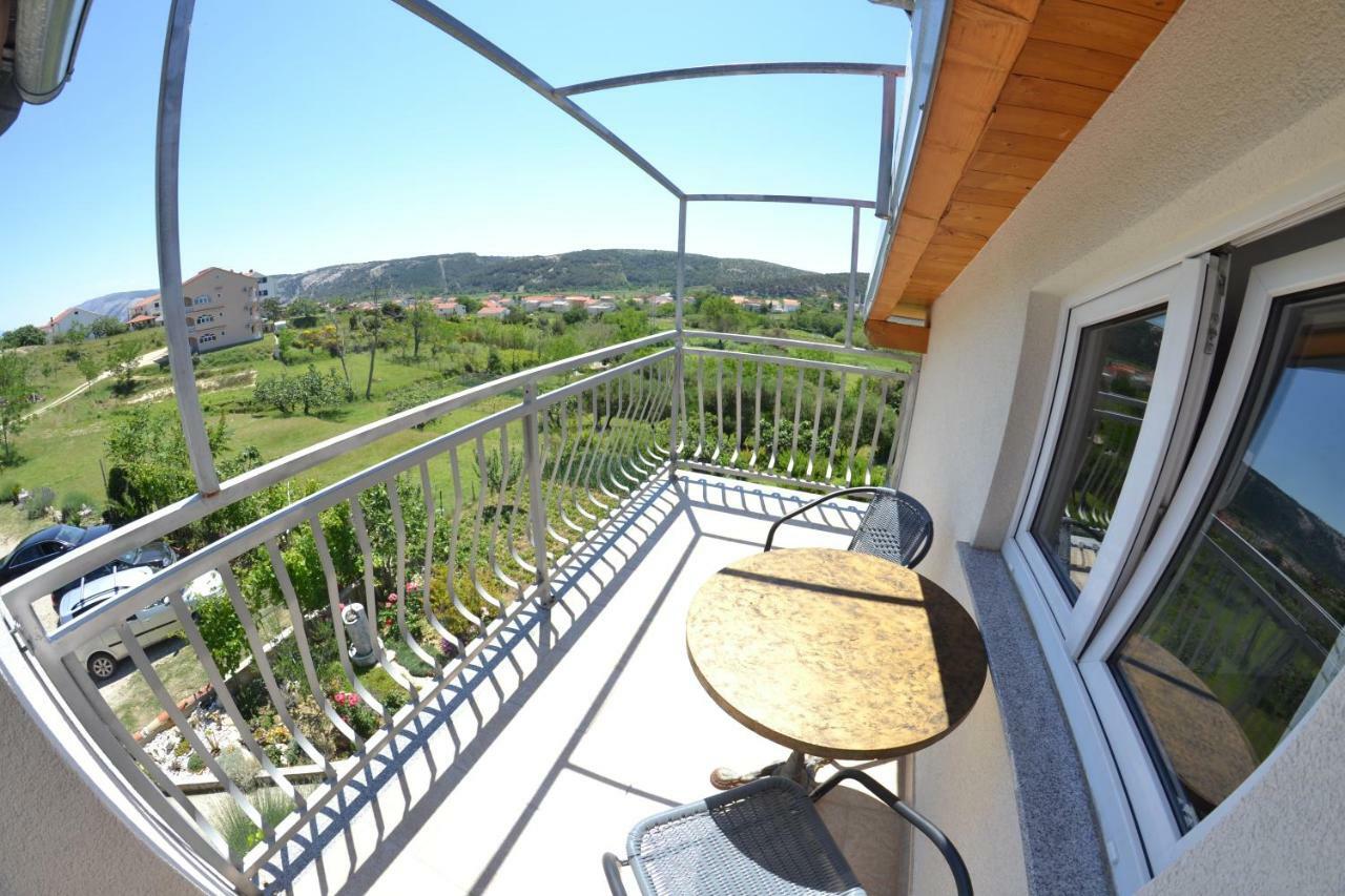 Villa Ester Lopar Exterior photo